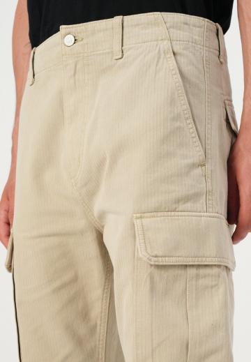 Брюки с накладными карманами