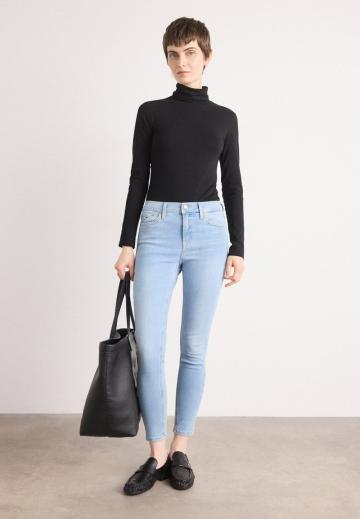 Узкие джинсы