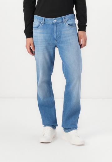 Узкие джинсы