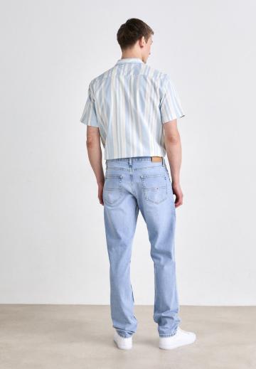 Узкие джинсы