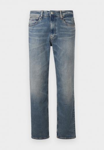 Узкие джинсы