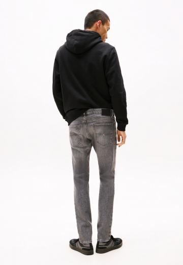 Узкие джинсы