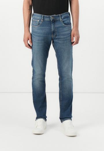 Узкие джинсы