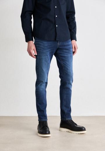 Узкие джинсы