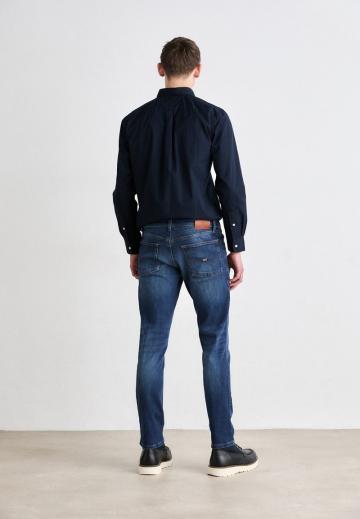 Узкие джинсы