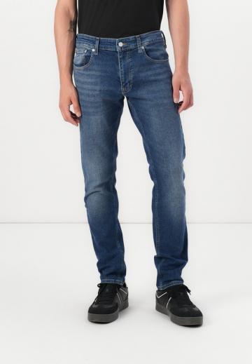 Узкие джинсы