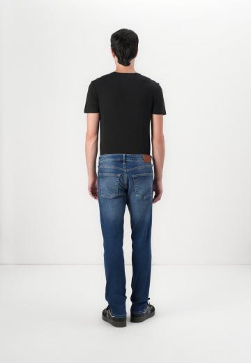 Узкие джинсы