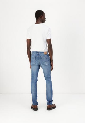 Узкие джинсы