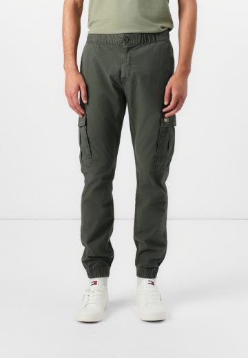 Брюки с накладными карманами