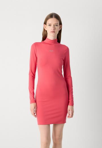 Платье футляр