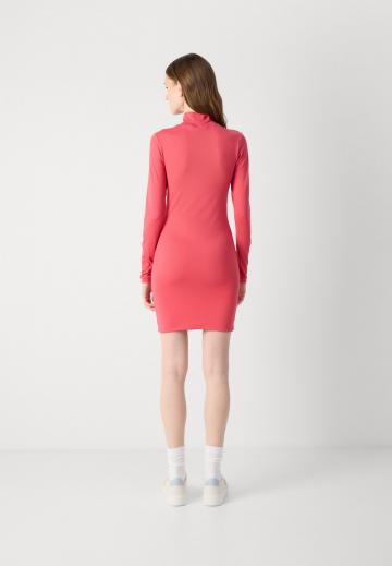 Платье футляр