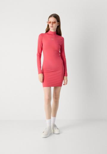 Платье футляр