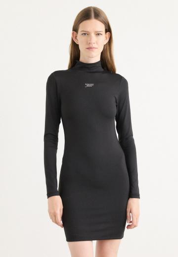 Платье футляр