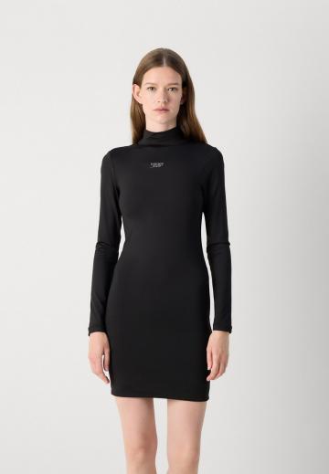 Платье футляр