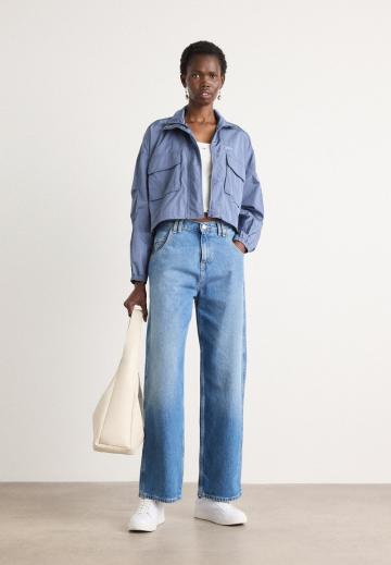 Короткая куртка