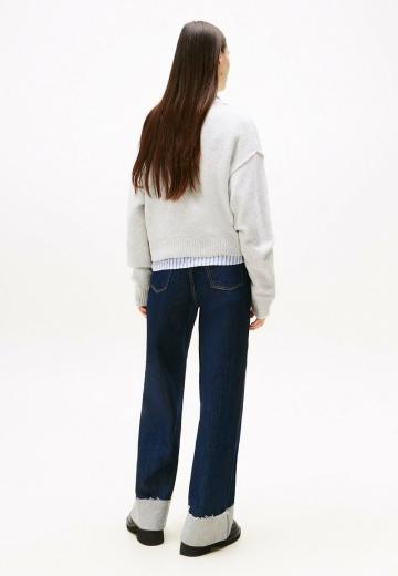 Пуловер с вырезом V