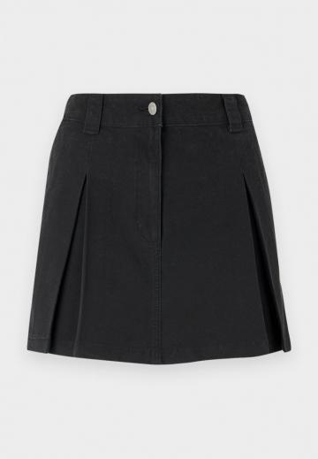 Юбка с накладными карманами