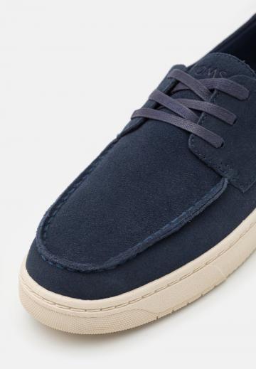 Ботинки на шнуровке