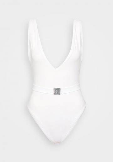 Слитный купальник