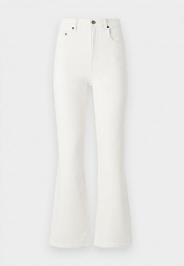 Клешеные джинсы