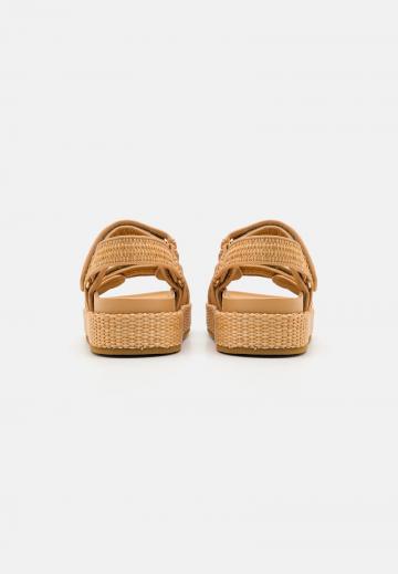 Босоножки на платформе