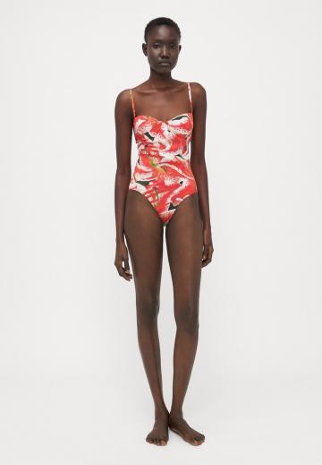 Слитный купальник