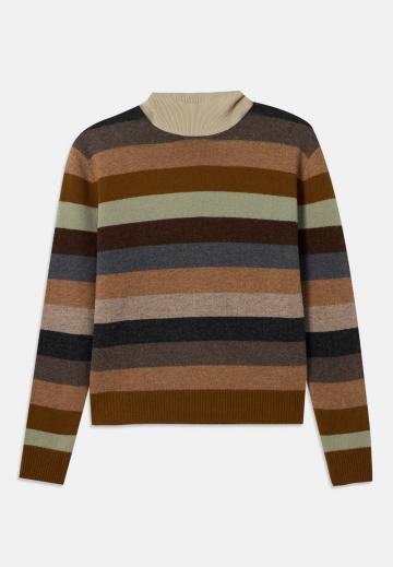 Пуловер в полоску