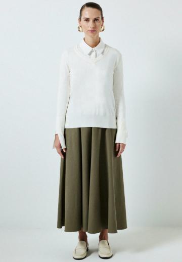 Пуловер с вырезом V