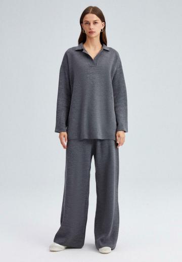 Пуловер с вырезом V