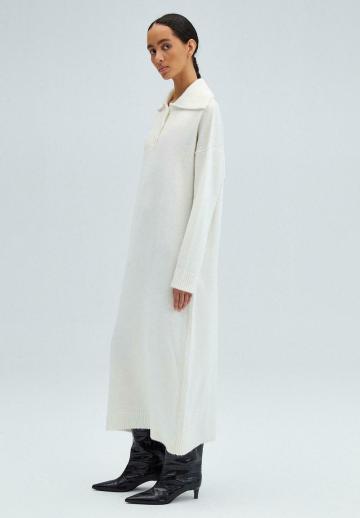 Вязаное платье