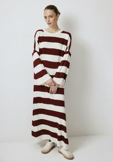 Вязаное платье