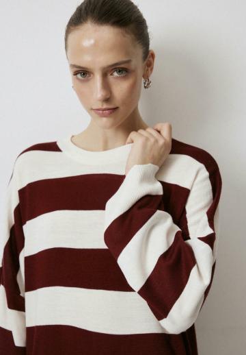 Вязаное платье