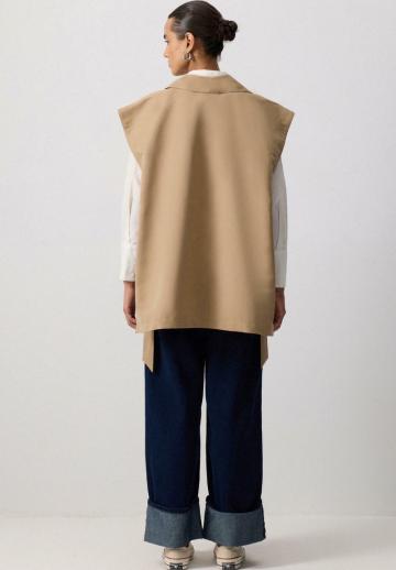 Длинный жилет