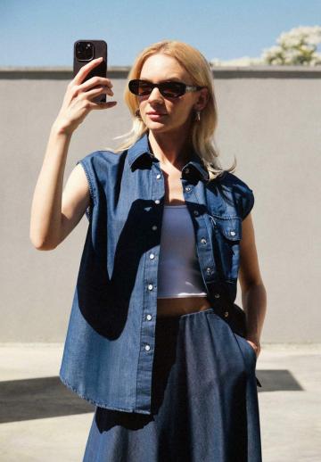 Джинсовая жилетка