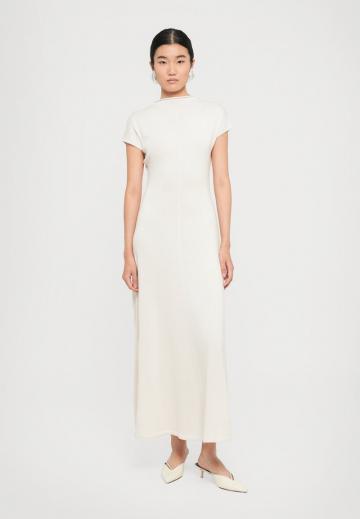 Вязаное платье