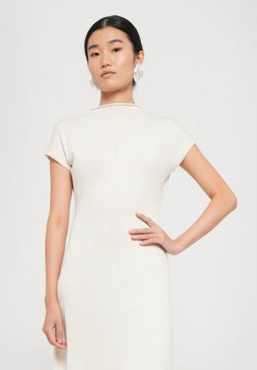 Вязаное платье