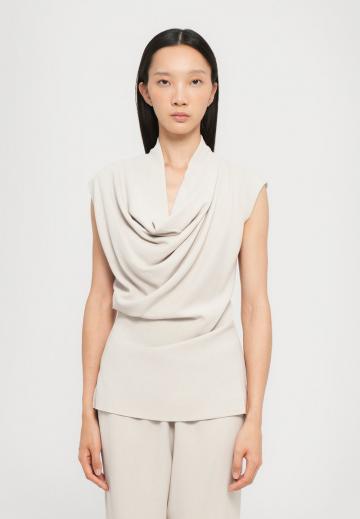 Блузка без рукавов