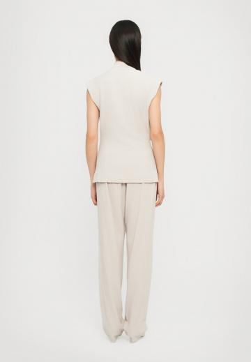 Блузка без рукавов