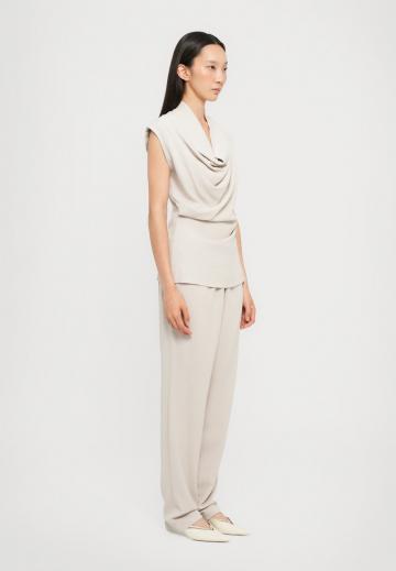 Блузка без рукавов