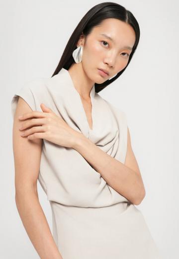 Блузка без рукавов