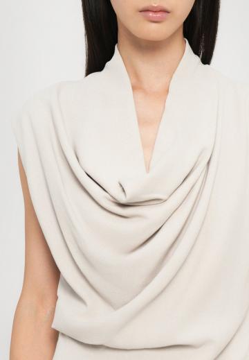 Блузка без рукавов