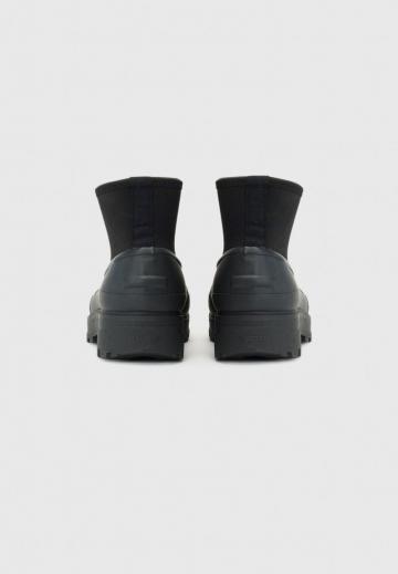 Сапожки на танкетке