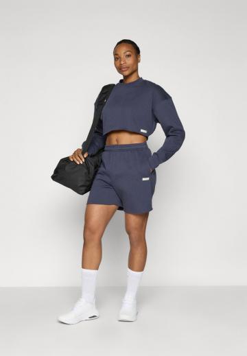 Спортивная толстовка