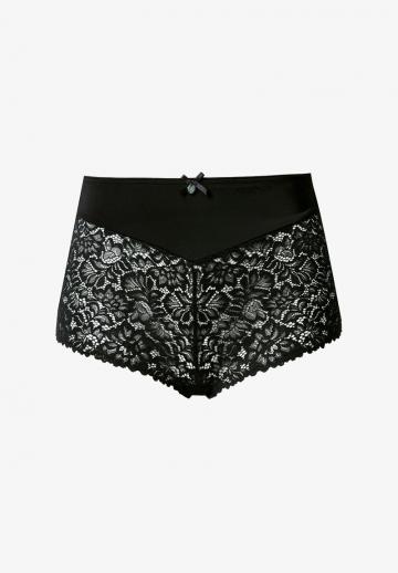 Трусы на бедрах