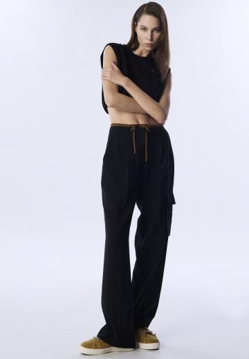 Брюки с накладными карманами