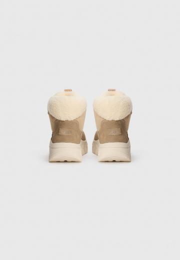 Ботинки на шнуровке