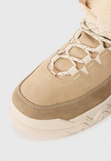 Ботинки на шнуровке