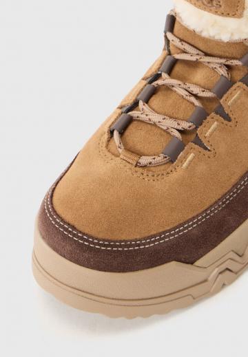 Ботинки на шнуровке