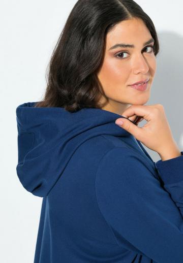 Пуловер с капюшоном