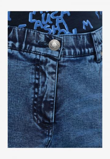 Прямые джинсы